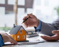 Real estate company to buy houses and land are delivering keys and houses to customers after agreeing to make a home purchase agreement and make a loan agreement. Discussion with a real estate agent